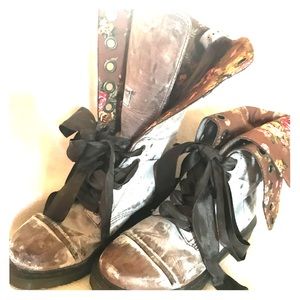 Brand New! Dr. Martin Triumph Ribbon Lace Up